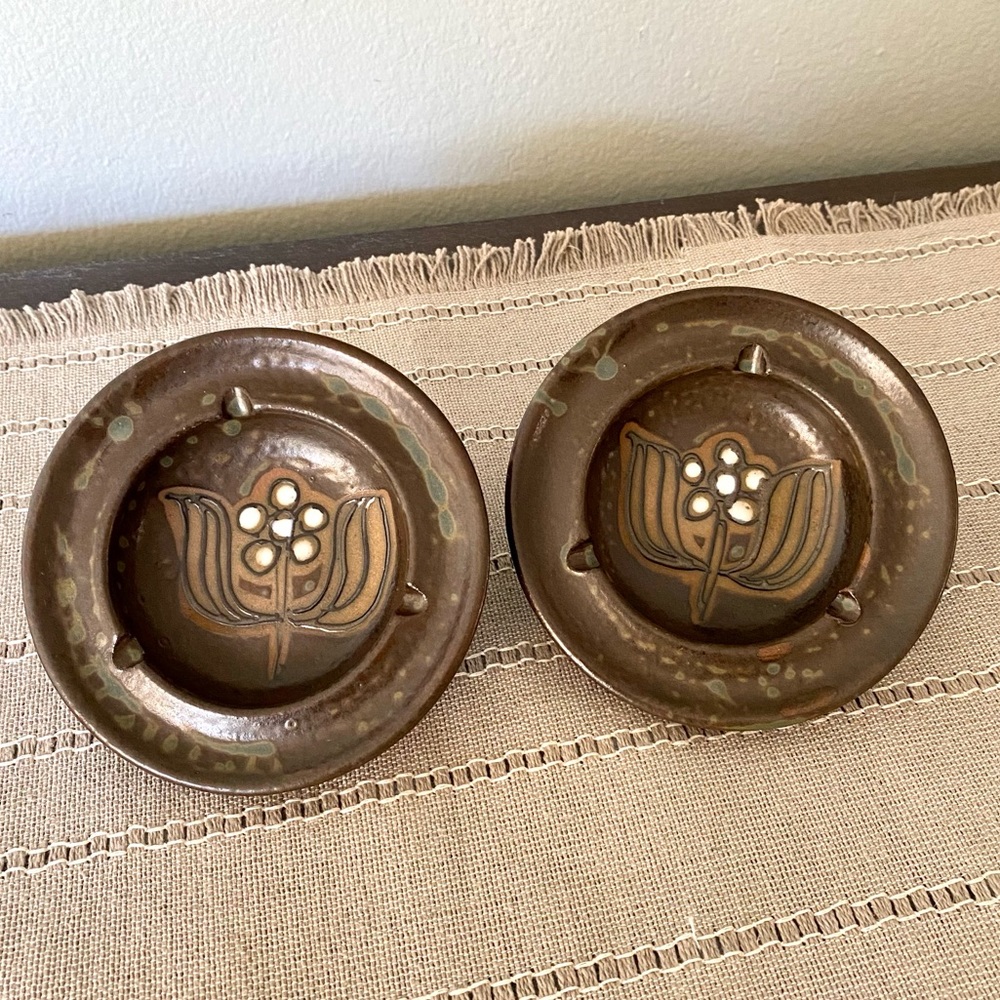 Round Stoneware Earth Floral Ashtrays